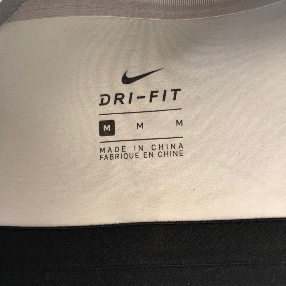 🚫✂️🍀 NWT🍀 NIKE grey Motion Adapt Bra ~ M - Picture 7 of 7